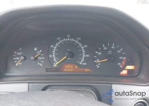 1999 Mercedes-Benz E 320 Awd z USA, uszkodzony, nr VIN WDBJH82F9XX022849